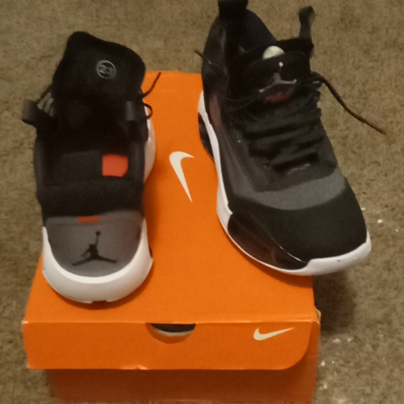 Jordans - Picture 3 of 7
